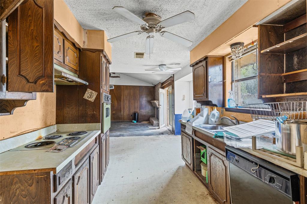 Arlington, Texas 76014, United States, 3 Bedrooms Bedrooms, ,2 BathroomsBathrooms,Residential,Pending,199142