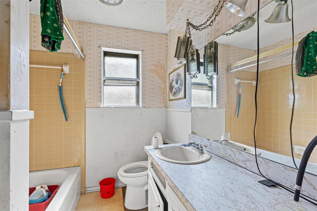 Arlington, Texas 76014, United States, 3 Bedrooms Bedrooms, ,2 BathroomsBathrooms,Residential,Pending,199142