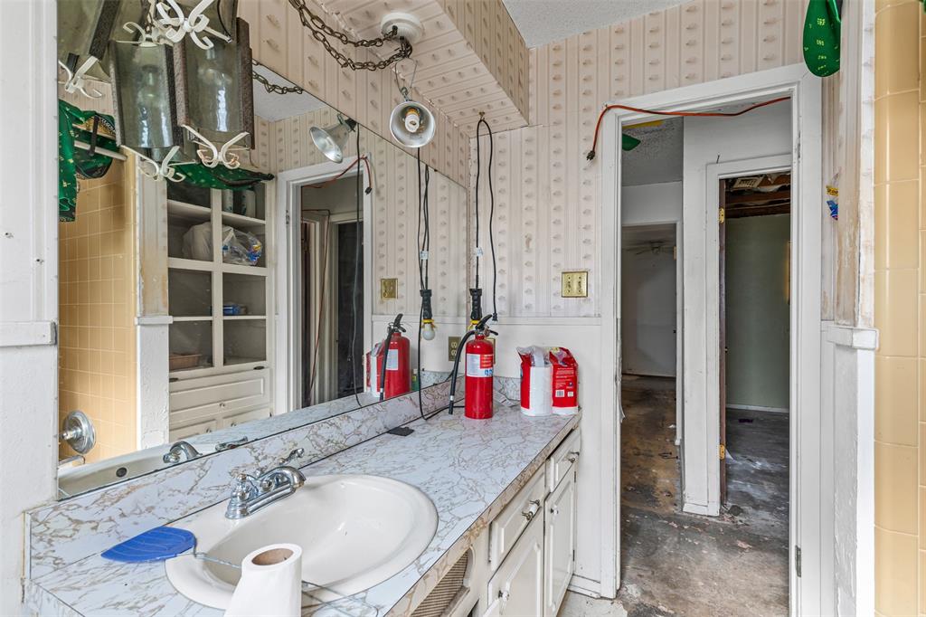 Arlington, Texas 76014, United States, 3 Bedrooms Bedrooms, ,2 BathroomsBathrooms,Residential,Pending,199142