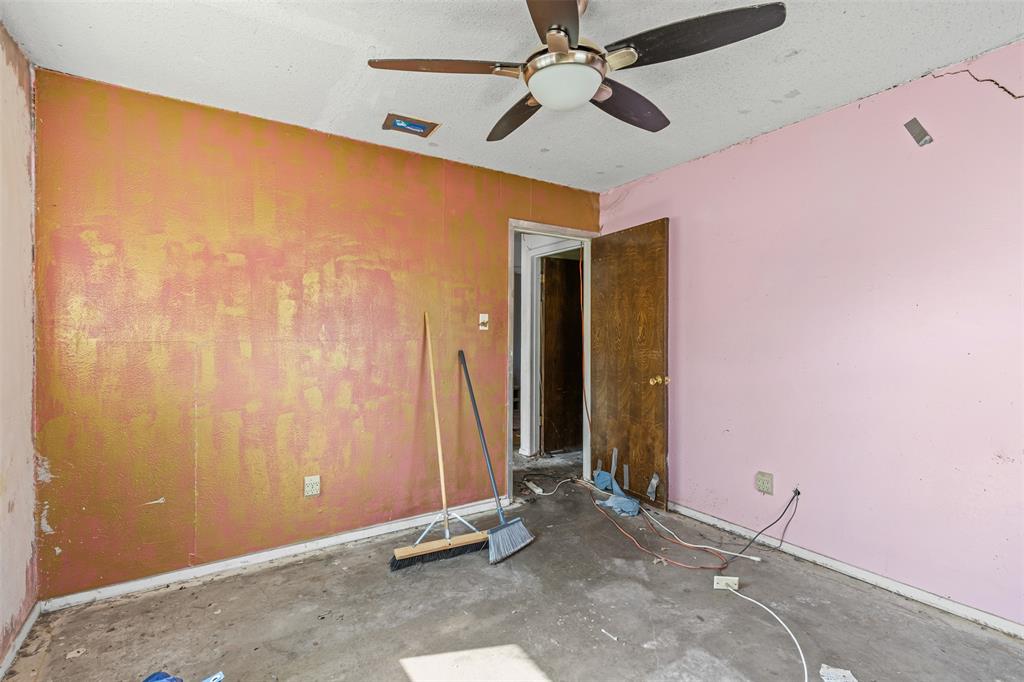 Arlington, Texas 76014, United States, 3 Bedrooms Bedrooms, ,2 BathroomsBathrooms,Residential,Pending,199142