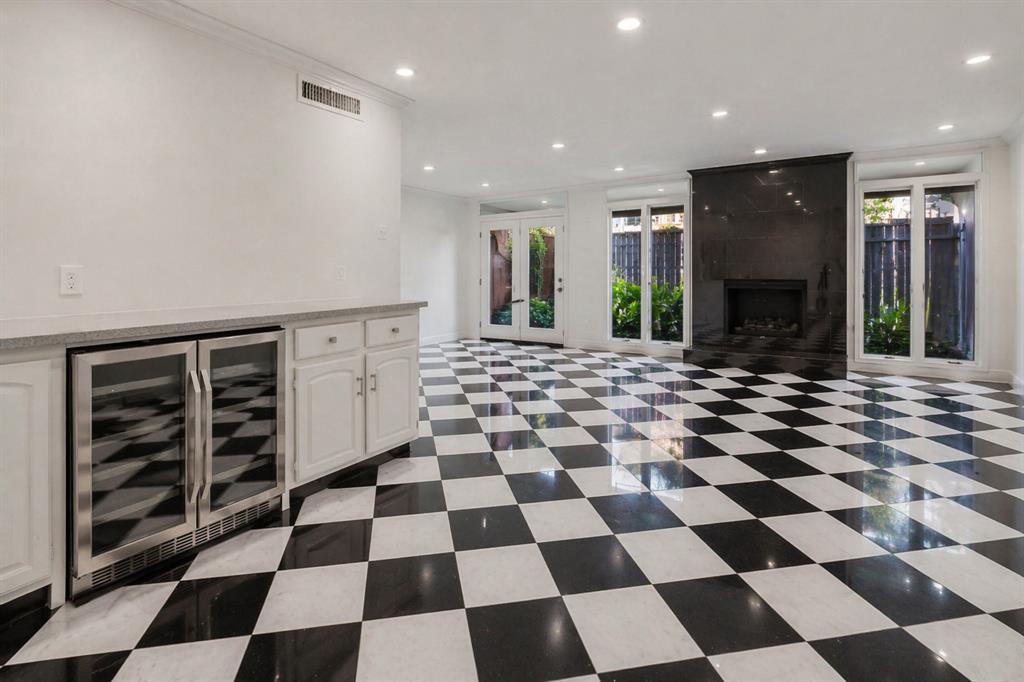 Hillcrest Villa Condo - Residential