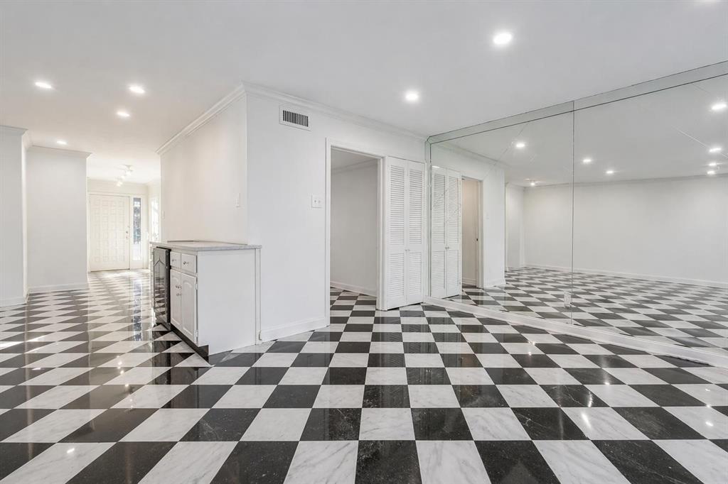 Hillcrest Villa Condo - Residential