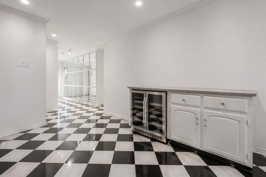 Hillcrest Villa Condo - Residential