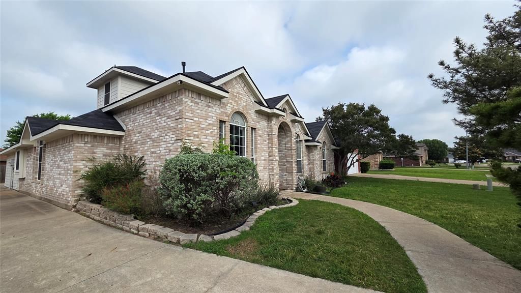Photo of 2121 Cantura Drive, Mesquite, TX 75181 (MLS # 21228464)