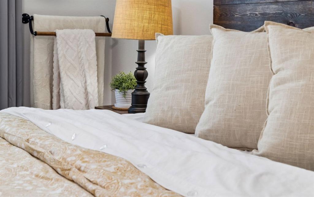 Valencia On The Lake - Residential