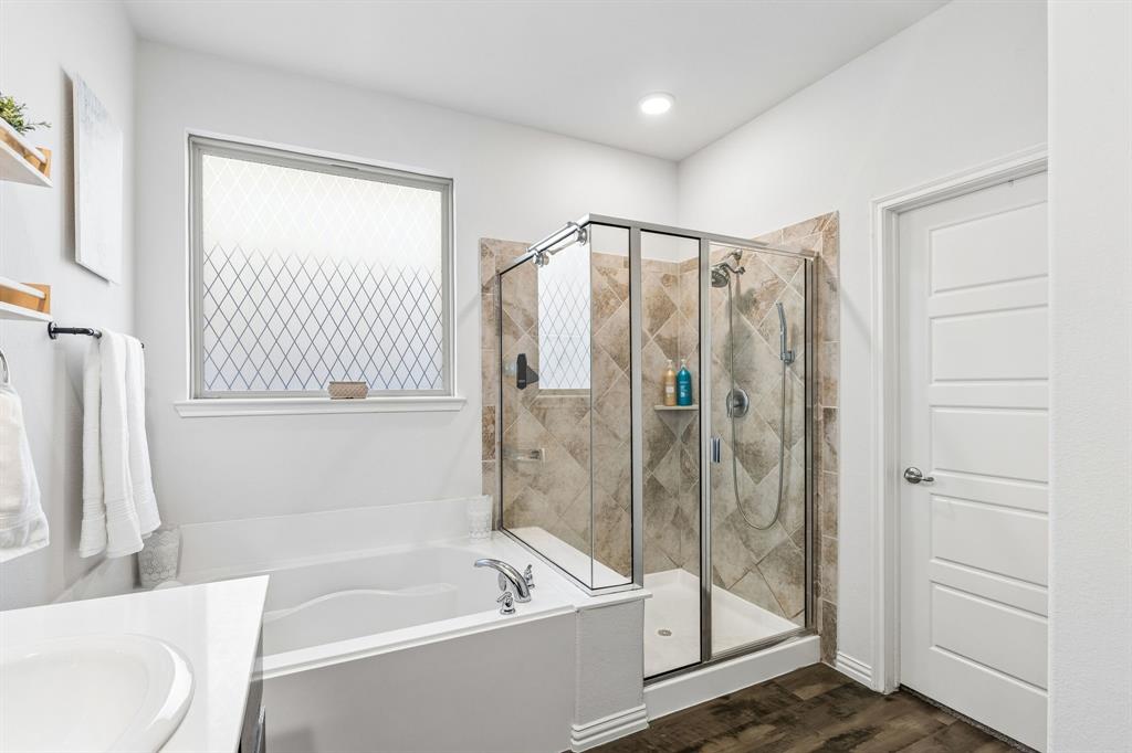 Valencia On The Lake - Residential