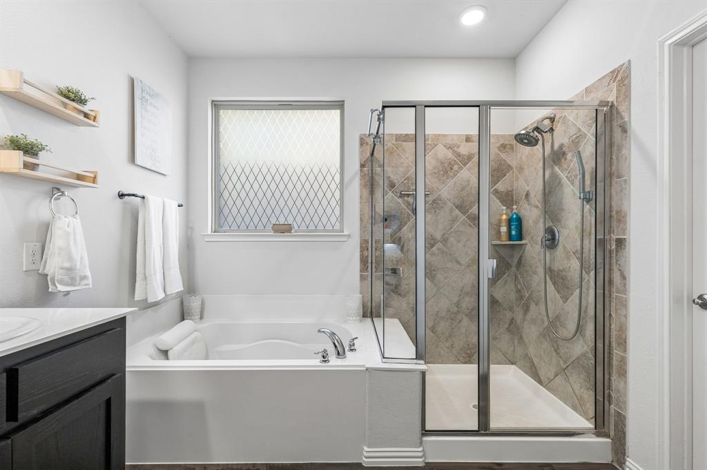 Valencia On The Lake - Residential