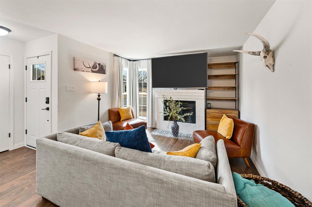 1912 Shadowood Trail