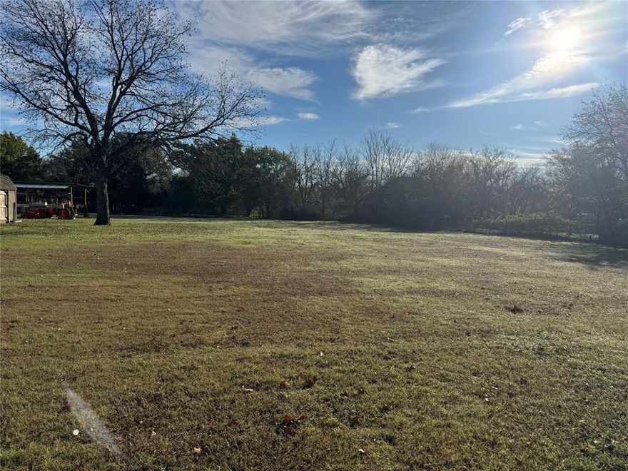 Build your dream home on this approximately 0.51-acre lot located in Chico, offering a convenient in-town setting with mature trees and existing fencing. This property provides a great balance of space, privacy, and accessibility.
The lot is fenced and features mature trees, creating a shaded, established feel that’s ideal for a custom home or future plans. Conveniently located near schools, churches, and local dining, this property offers everyday accessibility while still providing room to create your own vision.
This parcel may be purchased individually or in combination with the adjoining home and shop property, offering flexibility for buyers looking to expand, invest, or build alongside existing improvements.
Whether you’re ready to build now or hold for the future, this lot presents a versatile opportunity in a desirable Chico location.