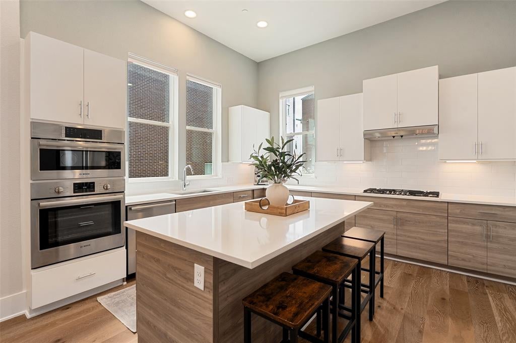 381 E Greenbriar Lane 1001