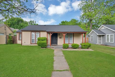 Photo of 2117 Grace Avenue, Fort Worth, TX 76111 (MLS # 21242211)