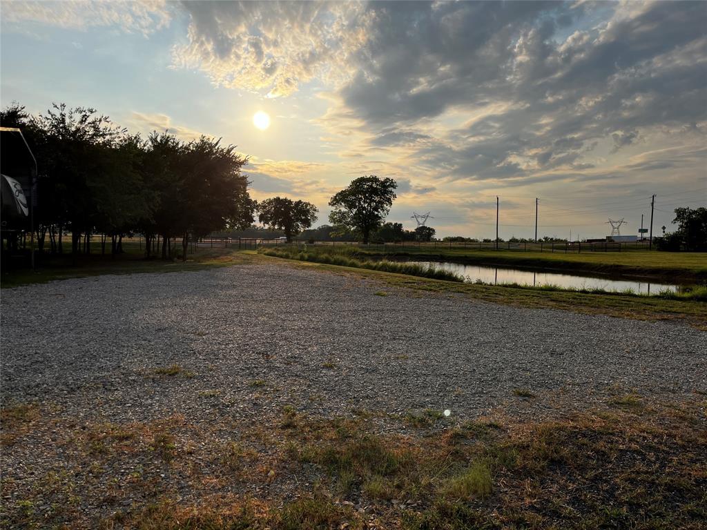 1242 N FM 1752