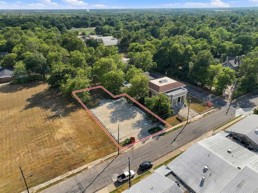 Photo of 339 W Kaufman Street, Paris, TX 75460 (MLS # 21388604)