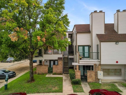 Photo of 2300 Bamboo Drive #N211, Arlington, TX 76006 (MLS # 21294389)
