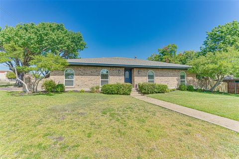 1301 Iroquois Drive Garland TX 75043