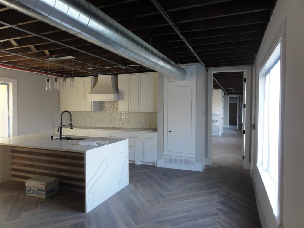 1200 E Maddox Avenue