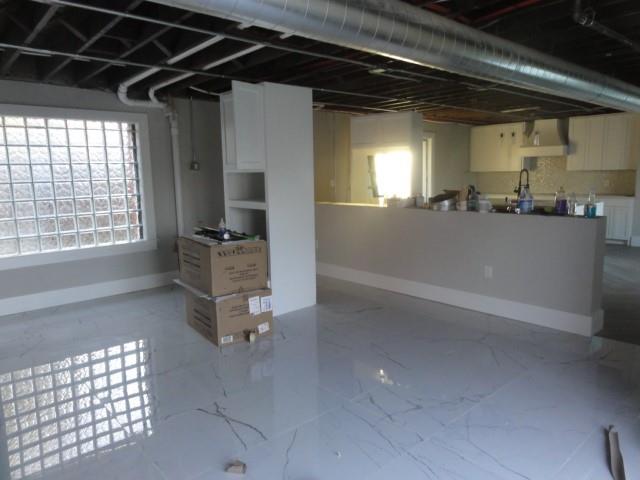 1200 E Maddox Avenue