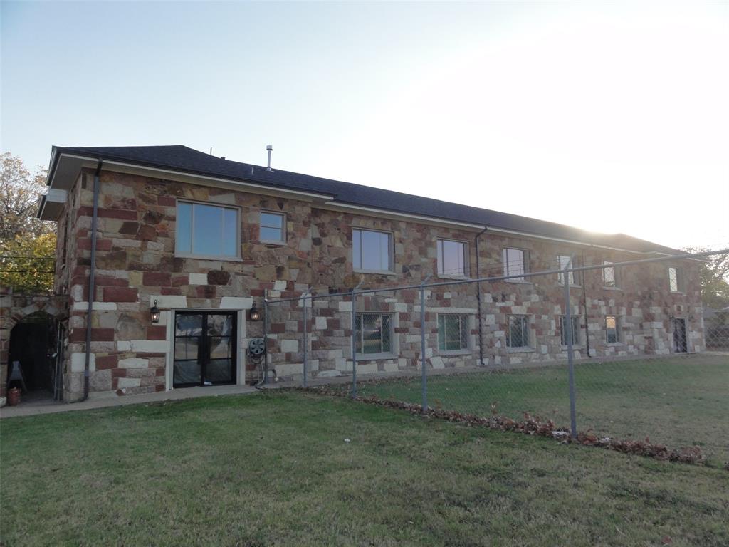 1200 E Maddox Avenue