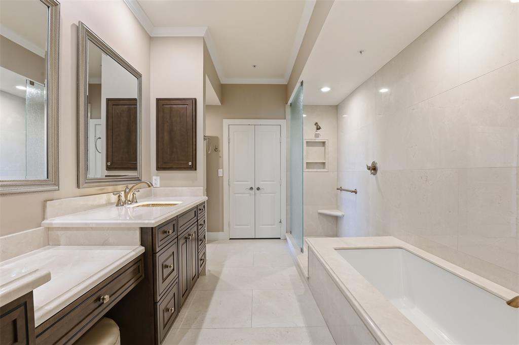 Neil P At Burnett Park Condo - Residential