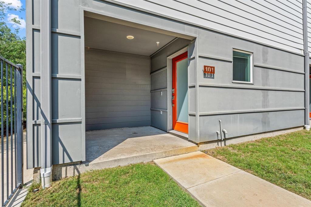 5016 Bryan Street 101