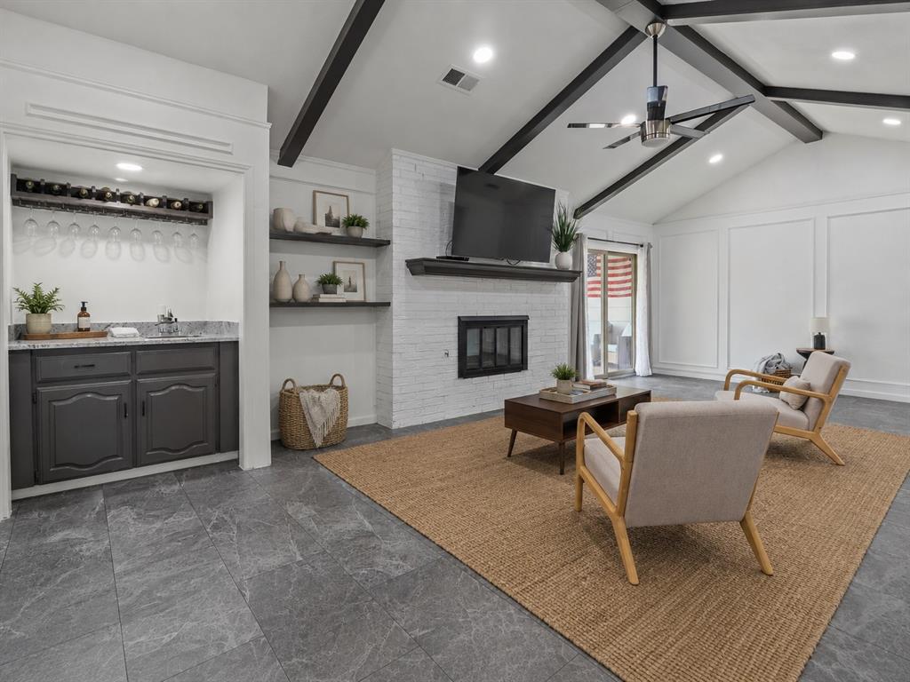 901 Serenade Lane