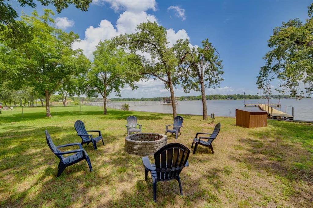 828 Oak Landing Circle