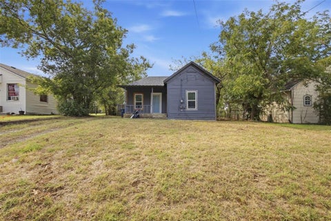 Photo of 2222 W Bond Street, Denison, TX 75020 (MLS # 21402412)