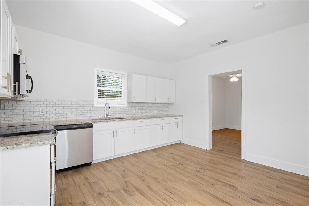 2222 W Bond Street
