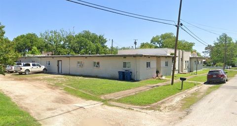 208 E Purdom Avenue Alvarado TX 76009