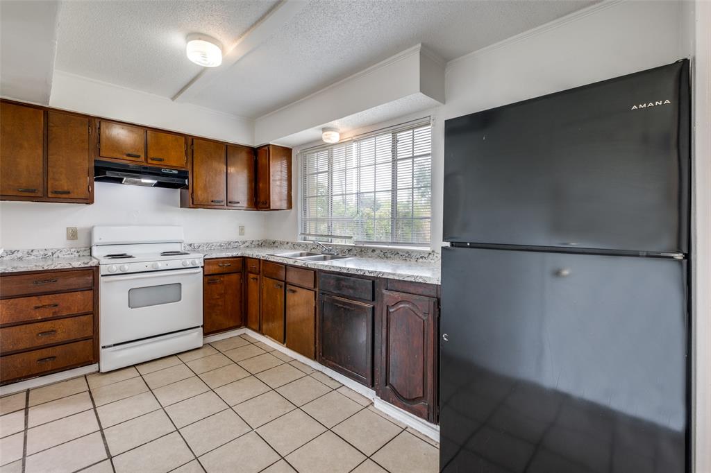 9925 Kittyhawk Lane