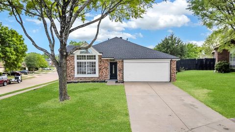 Photo of 214 Chamblin Court, Cedar Hill, TX 75104 (MLS # 21233699)