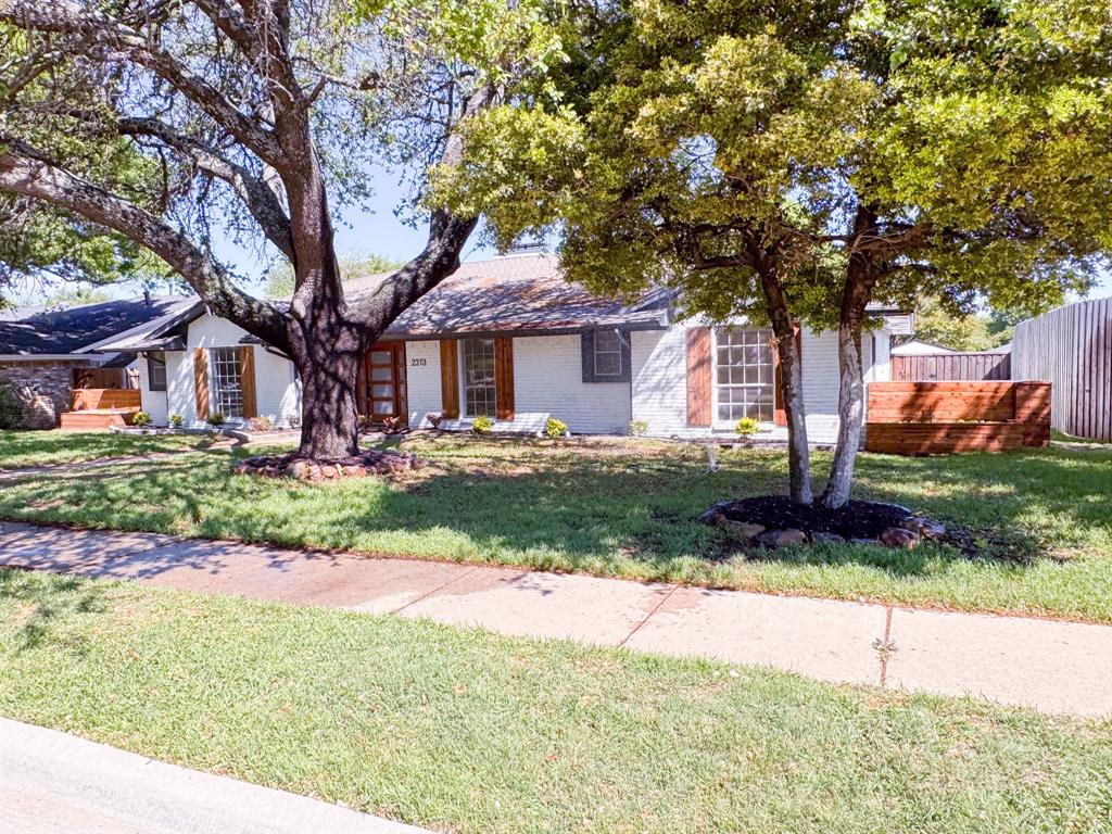 2313 Claridge Circle