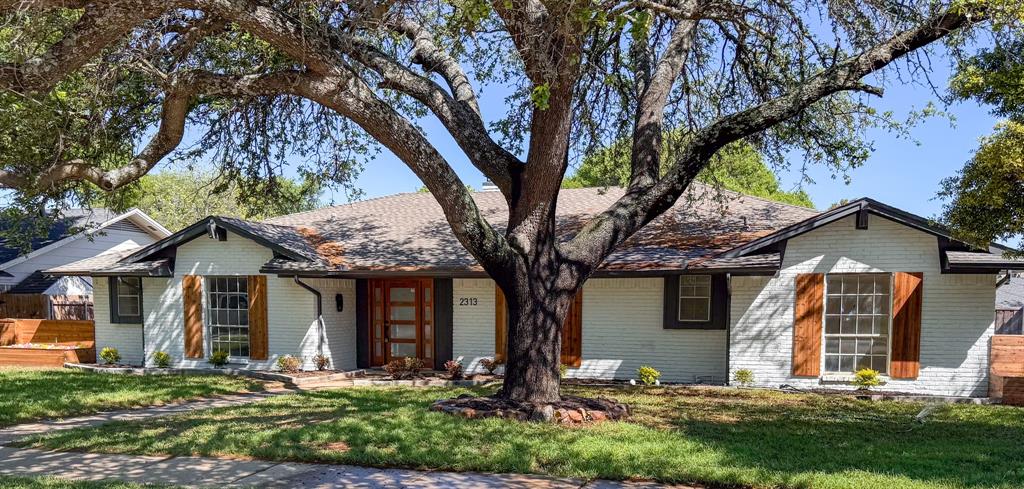 2313 Claridge Circle