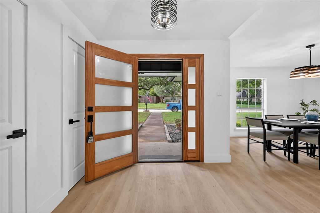 2313 Claridge Circle