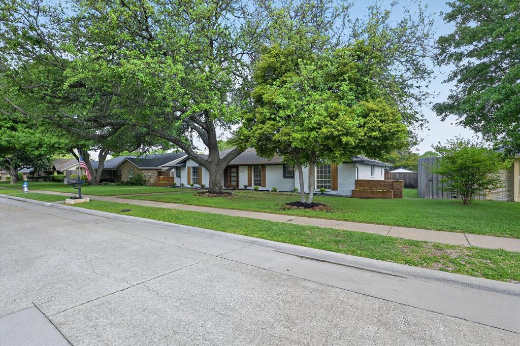 2313 Claridge Circle