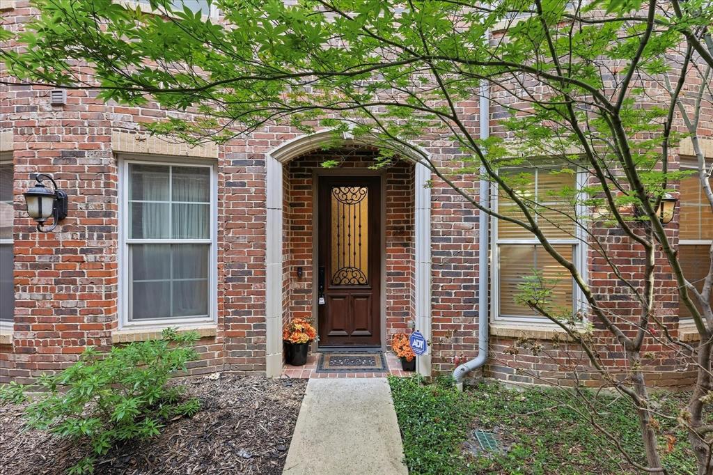Photo of 3200 Ross Avenue #28, Dallas, TX 75204 (MLS # 21392378)