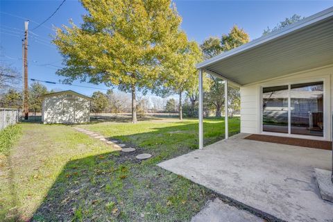 A home in Bonham