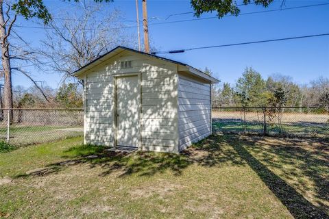 A home in Bonham