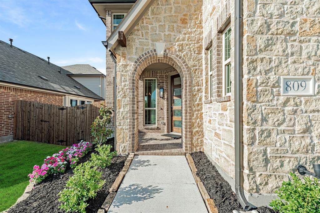 809 Twin Pine Court