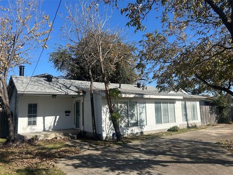 Photo of 1729 Lindy Lane, Irving, TX 75060 (MLS # 21133721)