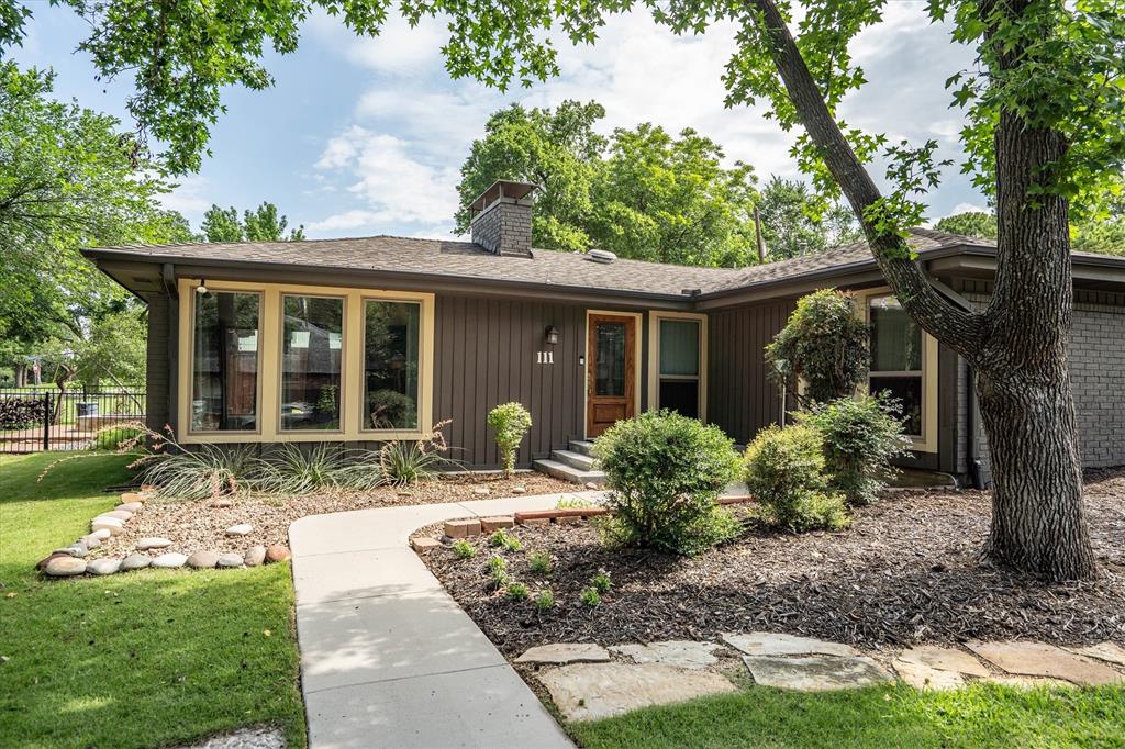 111 N Clearwater Drive