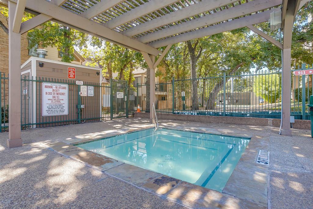 Arlington Oaks Condo - Residential