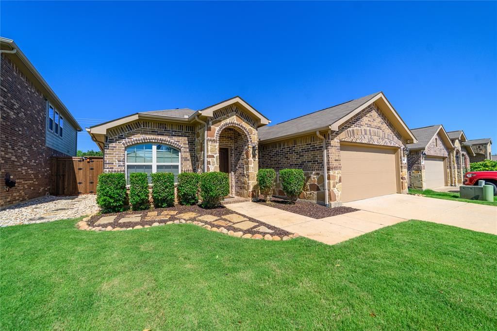Photo of 608 Crazy Horse Drive, Aubrey, TX 76227 (MLS # 21157666)