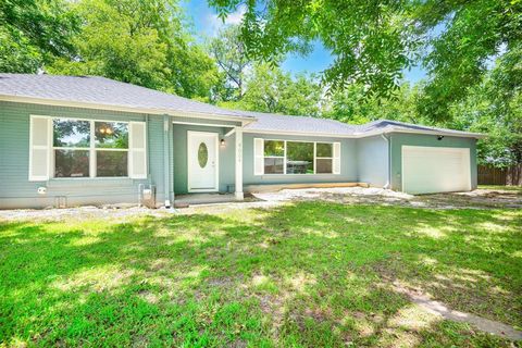 Photo of 4004 4th Street, Greenville, TX 75401 (MLS # 21219459)