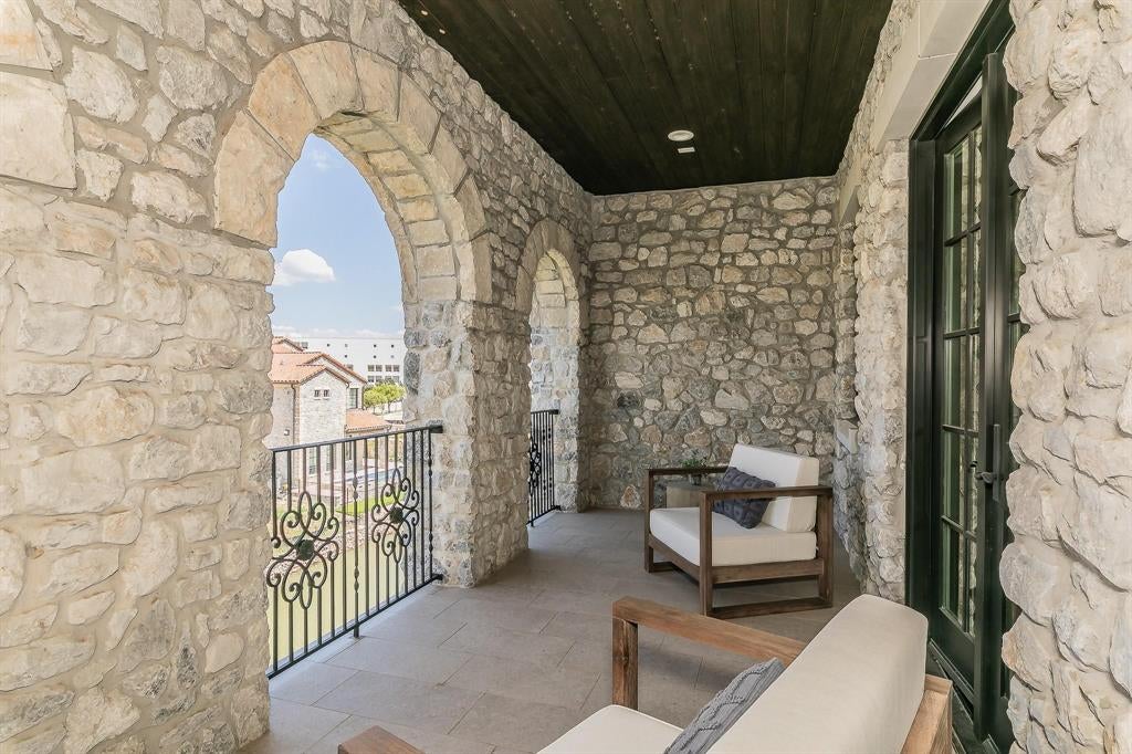 8 Comillas Drive