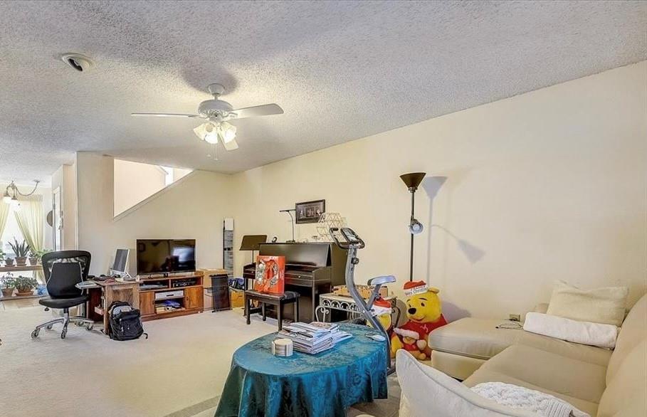 Creekbend Twnhms Add Ph I - Residential Lease