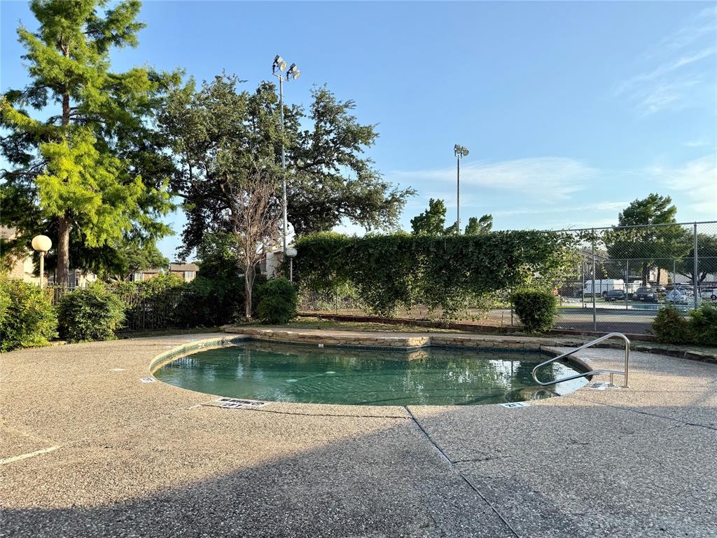 Creekbend Twnhms Add Ph I - Residential Lease