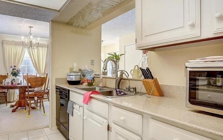 Creekbend Twnhms Add Ph I - Residential Lease