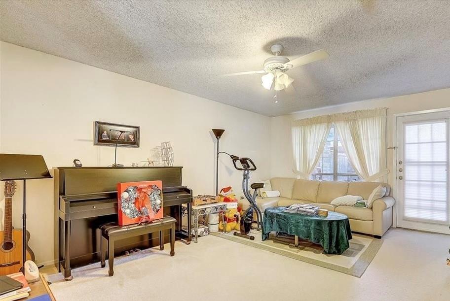 Creekbend Twnhms Add Ph I - Residential Lease