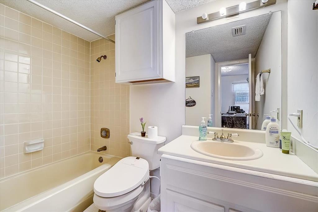 Creekbend Twnhms Add Ph I - Residential Lease